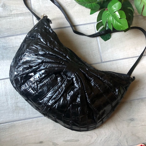 Vintage genuine eel skin shoulder bag purse with bow detail in black. - Picture 2 of 8